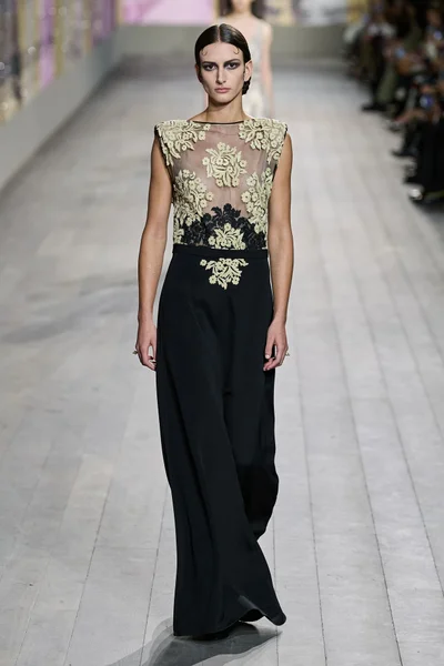 Look 43